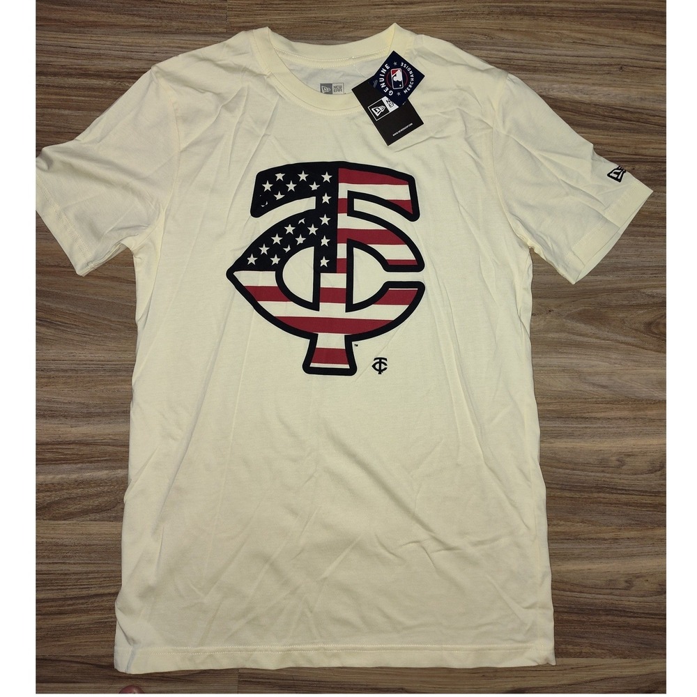 New Era Minnesota Twins MLB T-Shirt Mens Medium Cream American Flag TC Logo NWT